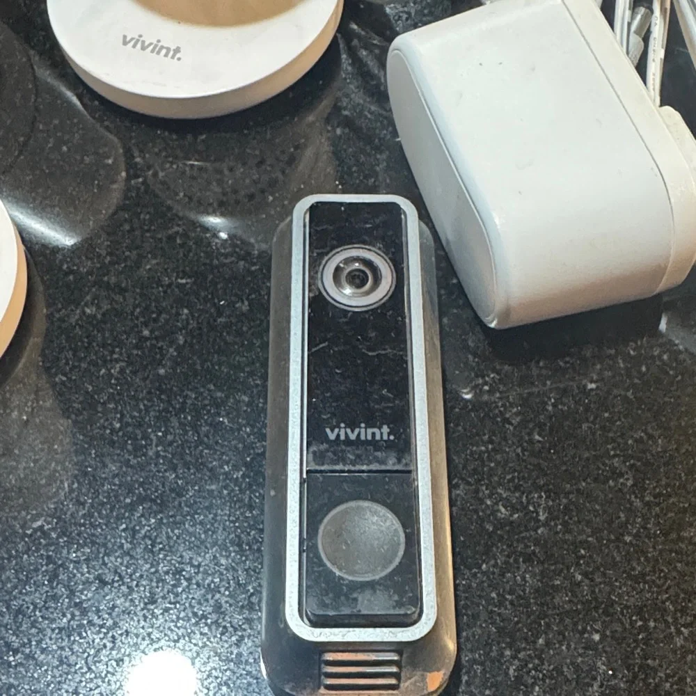 Vivint Smart Home Camera System - White and Black